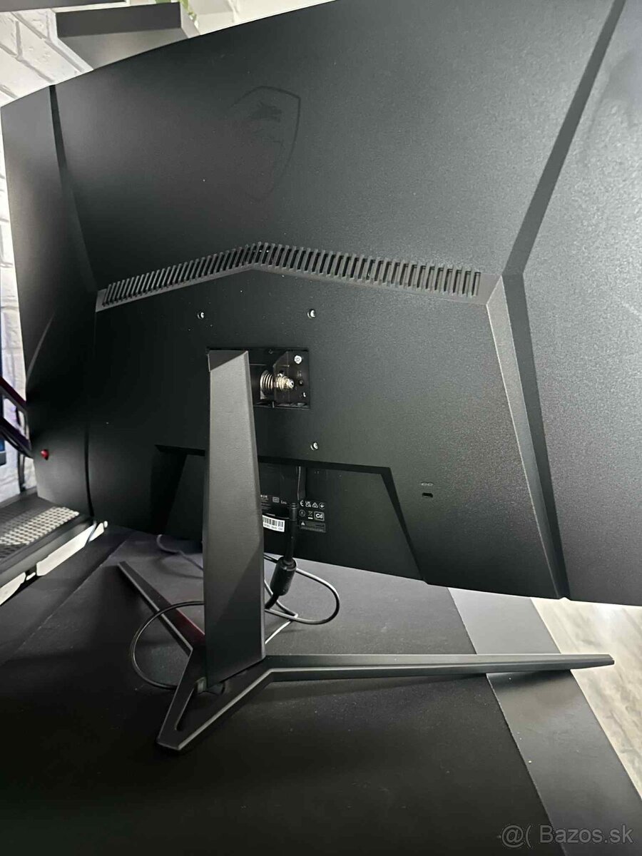 Herný 32” monitor MSI G32C4 E2 - 5