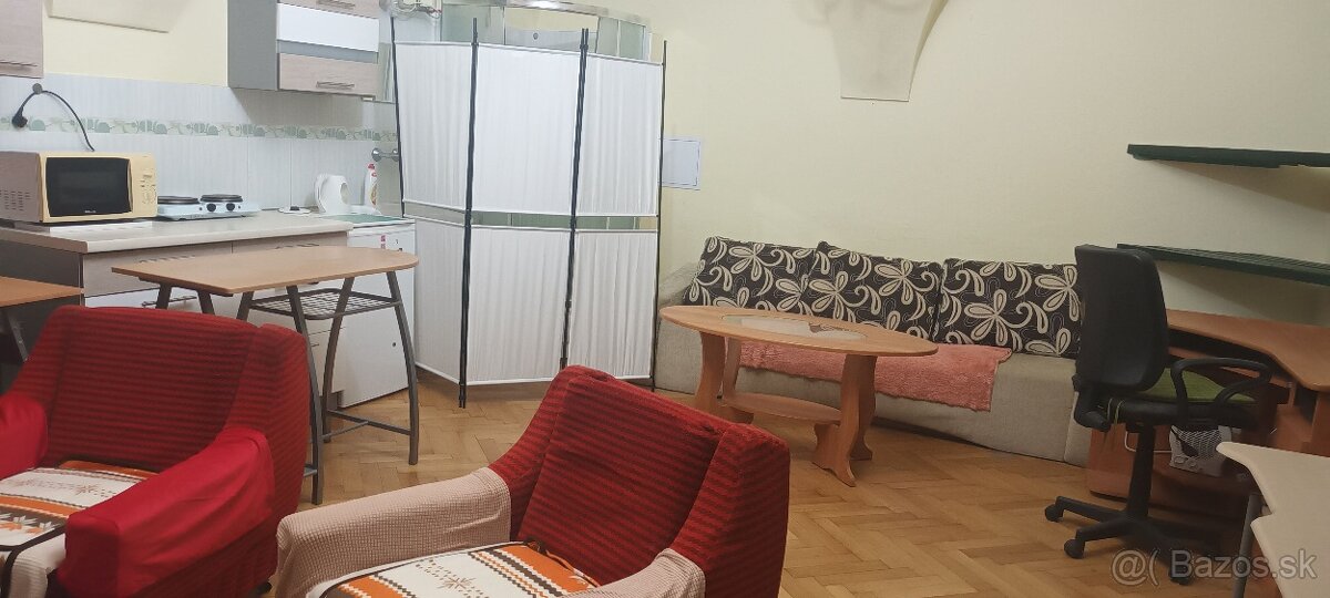 Prenájom garz.v centre mesta BB na bývanie i podnikanie - 5