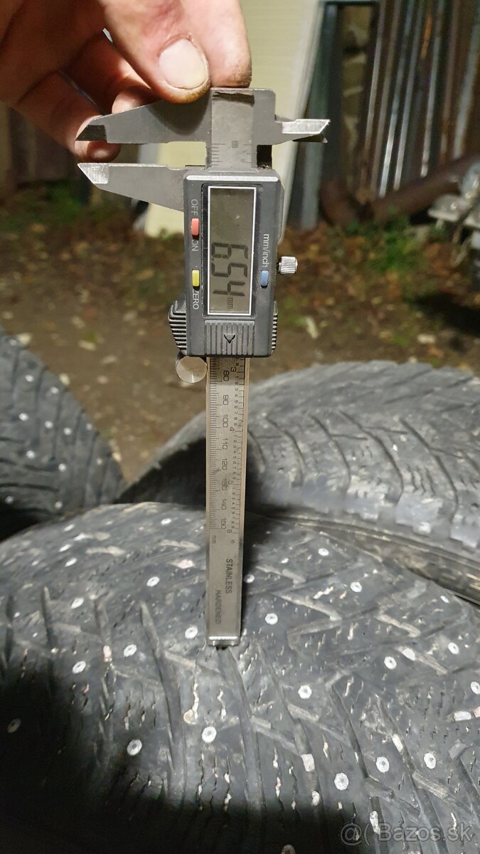 Zimné pneu 225/45 R18 s hrotmi 4KS - 5