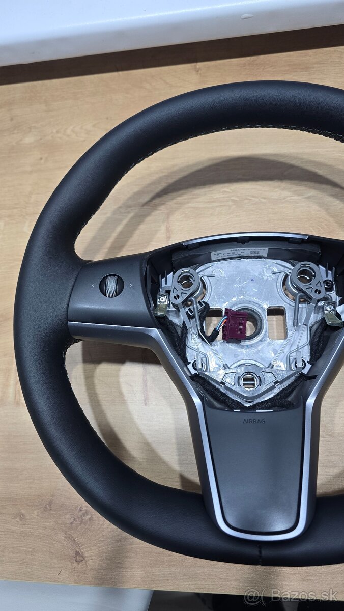 volant TESLA model 3 , Tesla Y VYHRIEVANÝ - 5