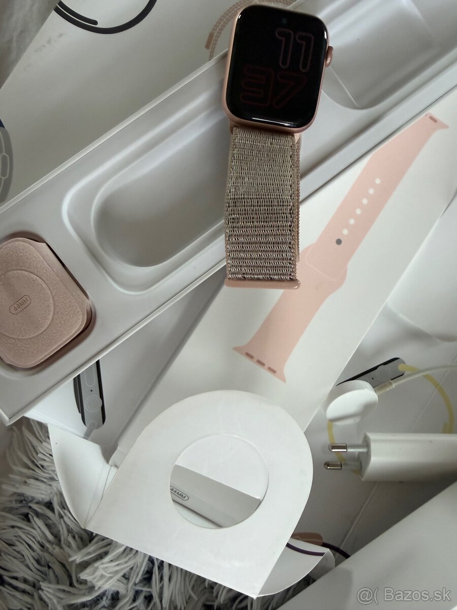 Apple watch series 5 - 5