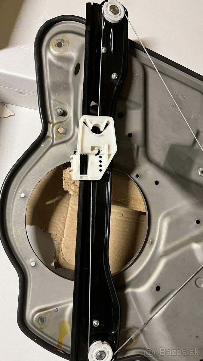 Spúšťač skla predný pravý ŠKODA OCTAVIA II - 5