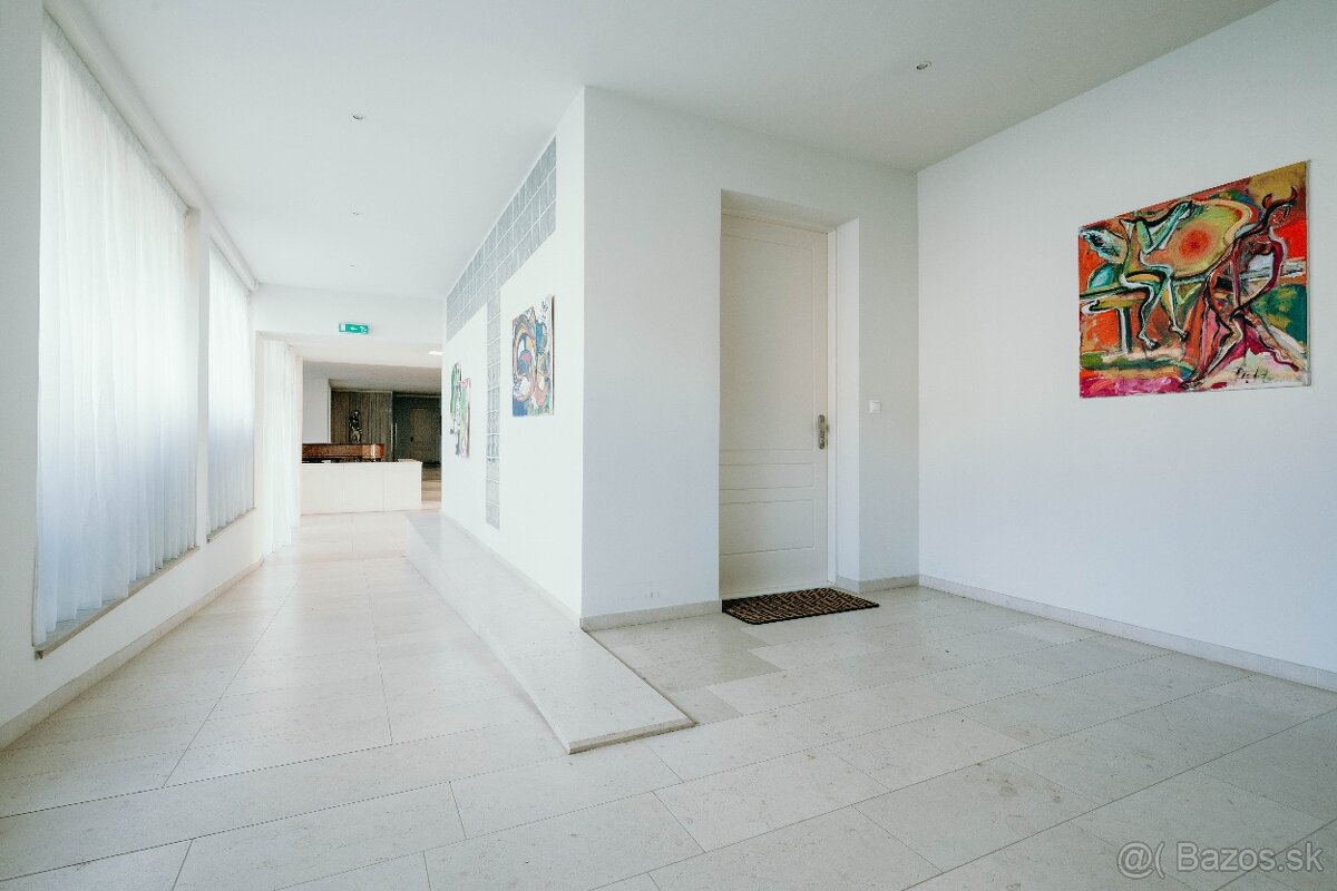 Nadčasová elegancia v srdci zelene - 5