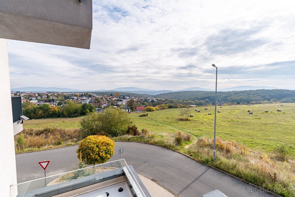 NA PREDAJ MODERNÝ 3-IZBOVÝ BYT S KRÁSNYM VÝHĽADOM - 5