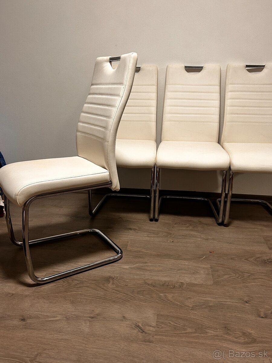 Kuchynsky stol + 4 stolicky - 5