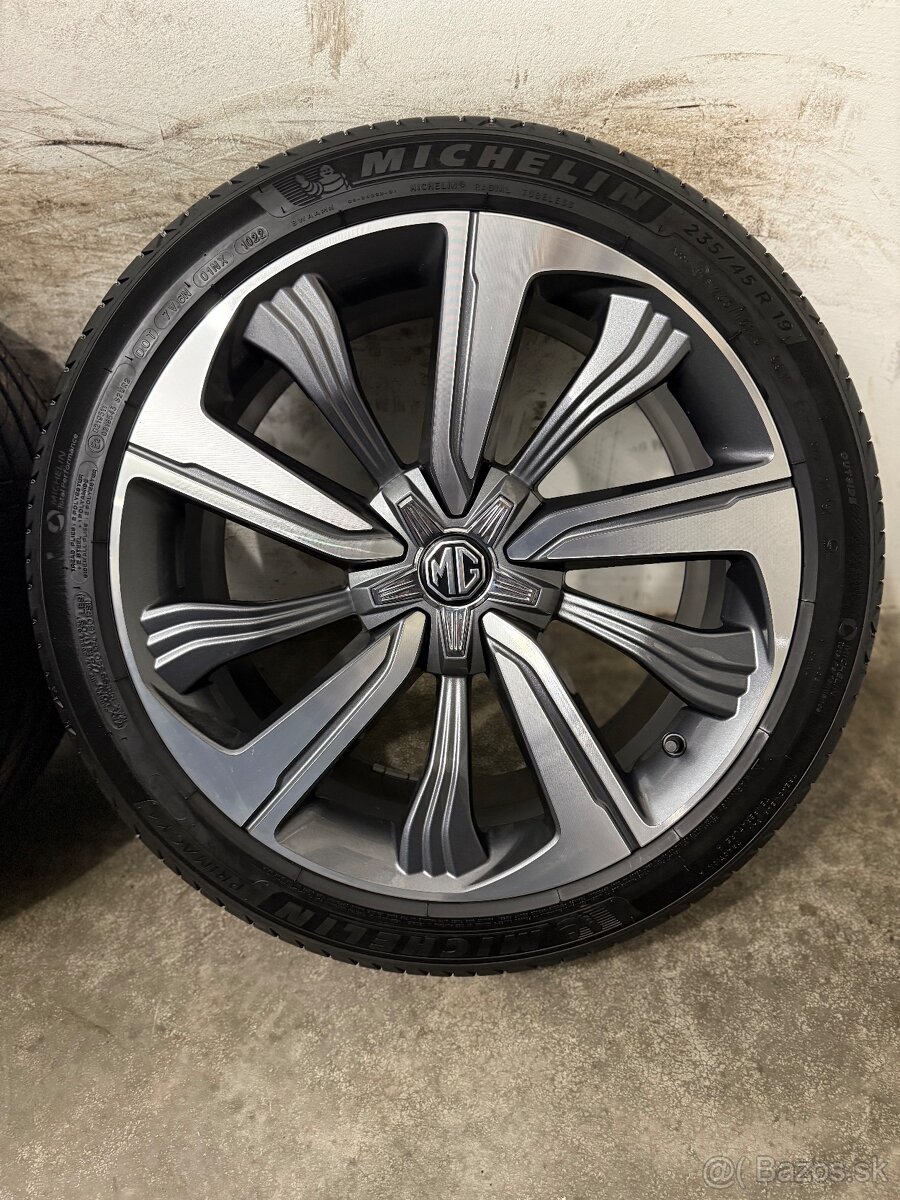 Letná sada 5x120 R19 , 235/45/19 MG Marvel - 5