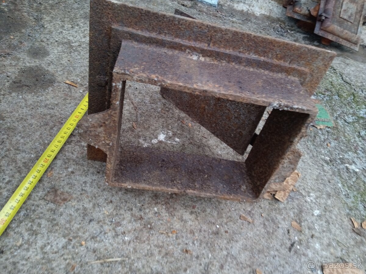 Staré masívne dvierka na pec - 5