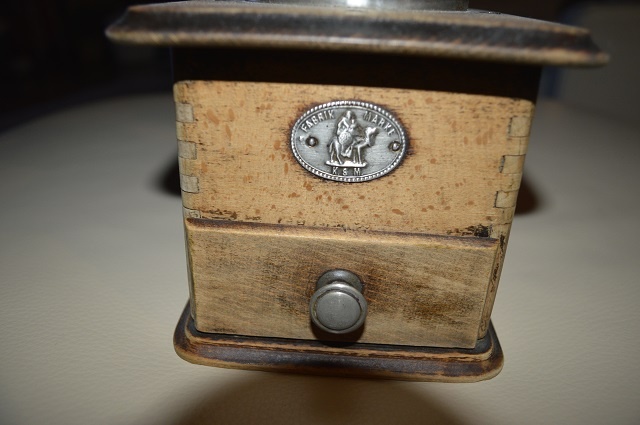 predam starozitny mlyncek na kavu - 5