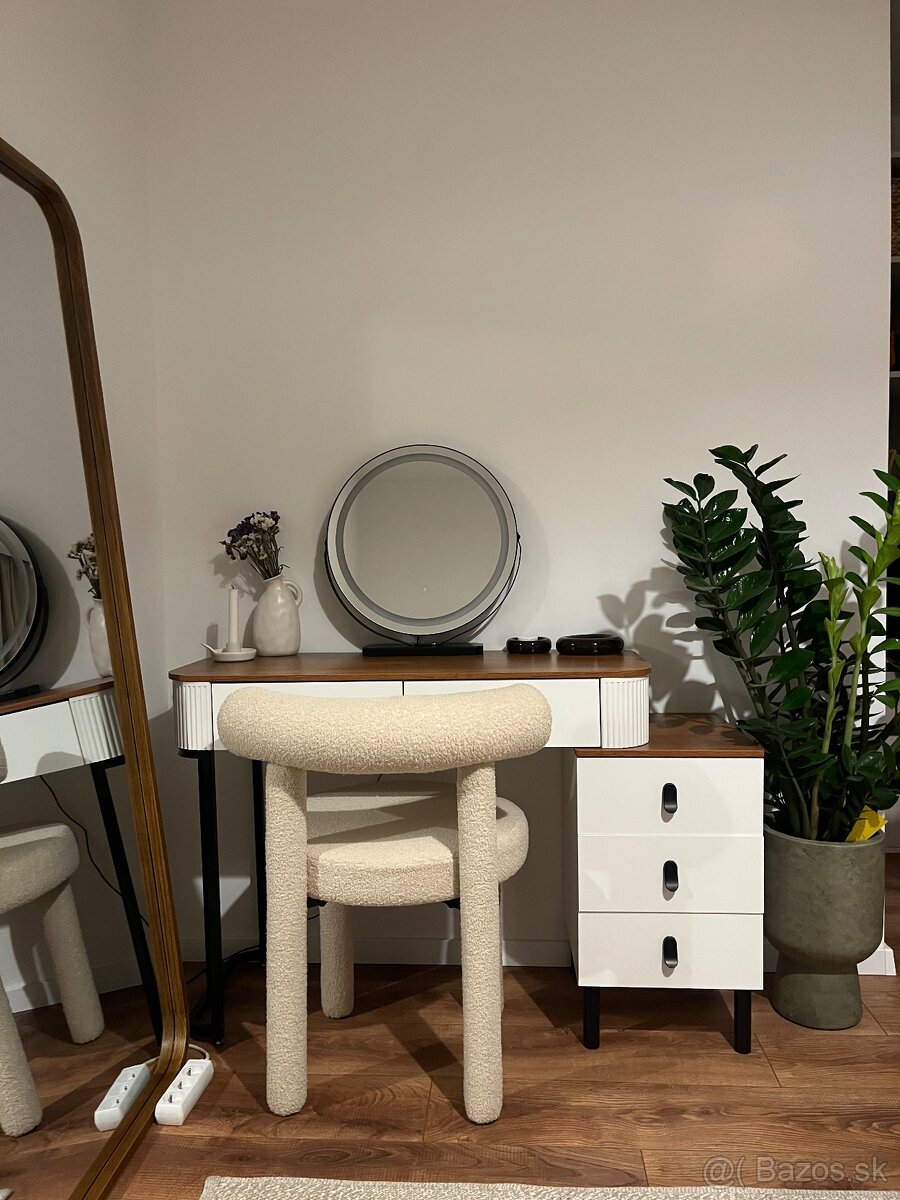 Kozmetický stol - 5