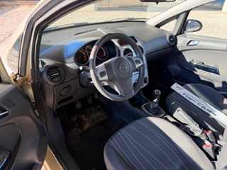 Opel Corsa 1.2 16V Essentia - 5