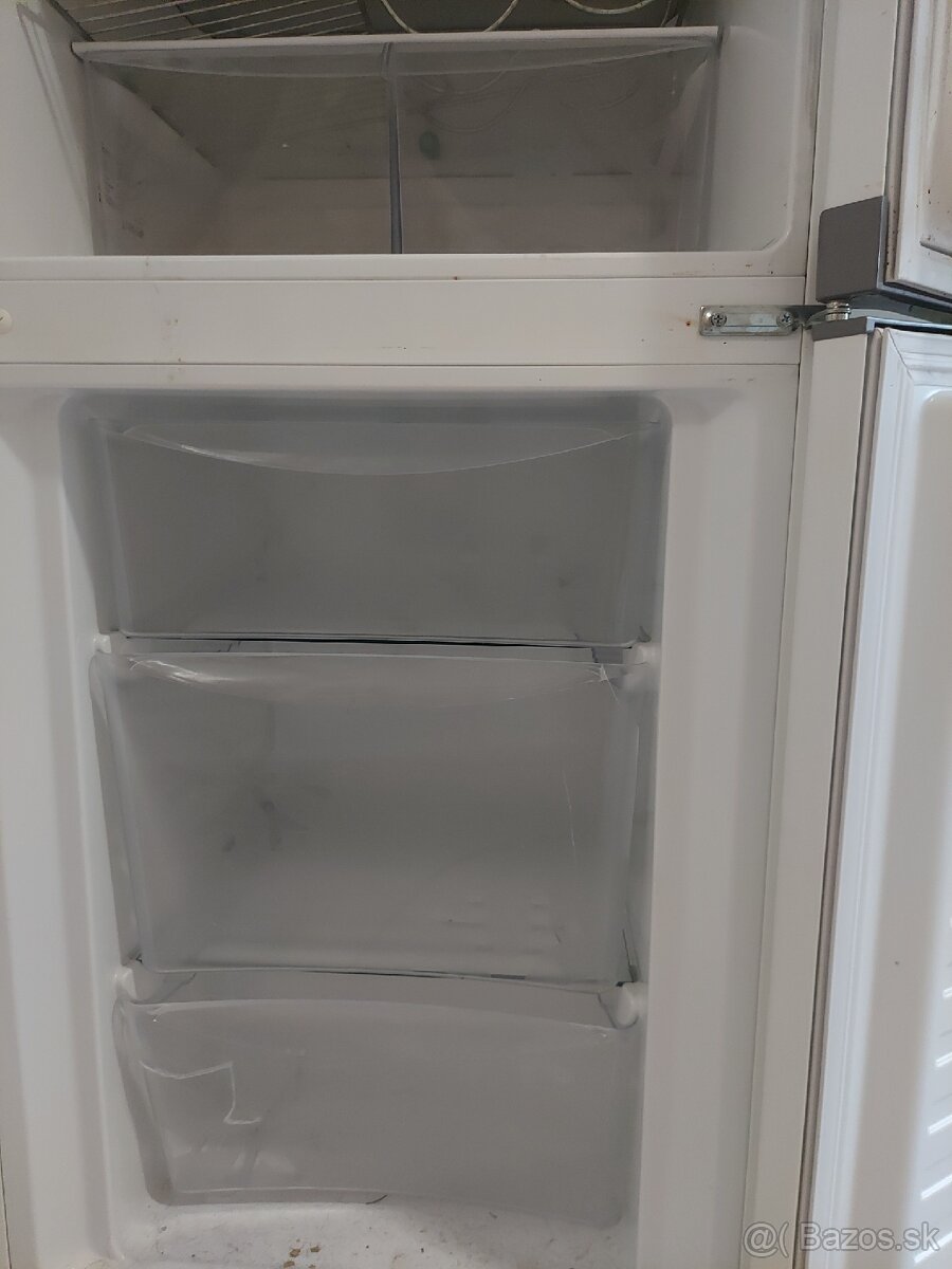 Predam chladničku Zanussi - 5