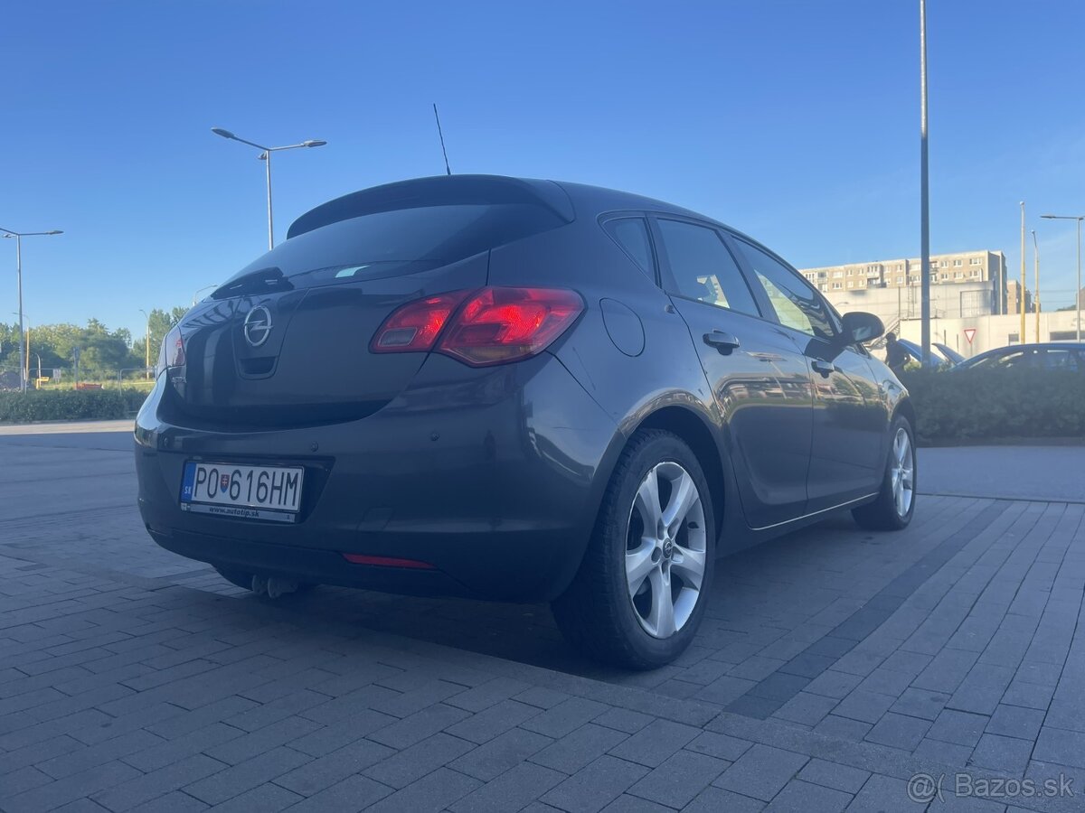 Opel Astra J 1,6 benzín - 5