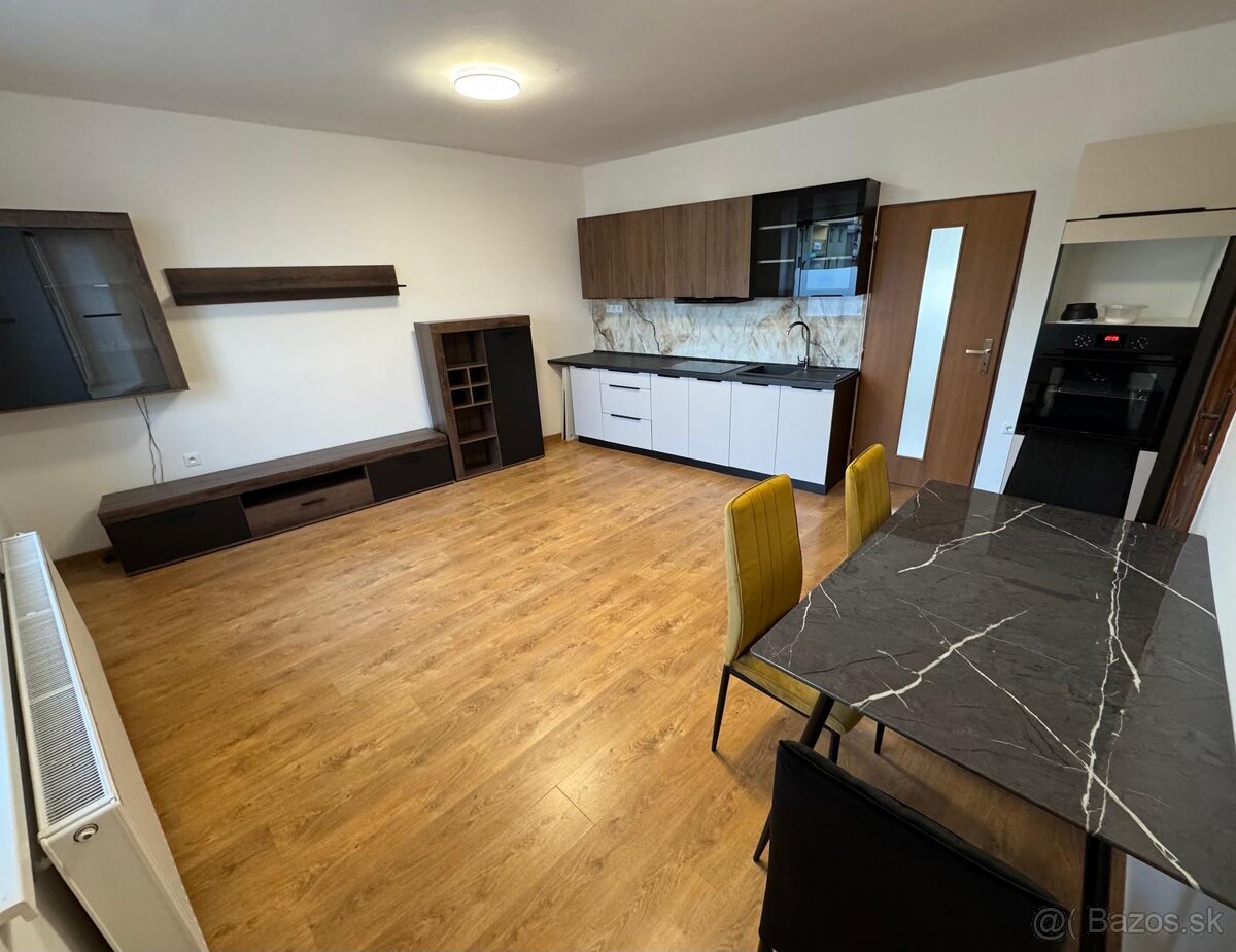 Predám rodinný dom v centre Kysuckeho Nového Mesta - 5