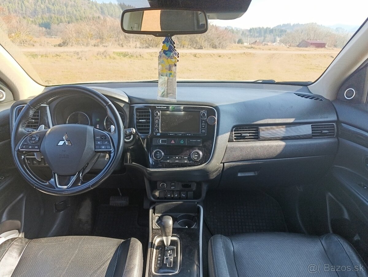 Mitsubishi Outlander INSTYLE 7-miestne