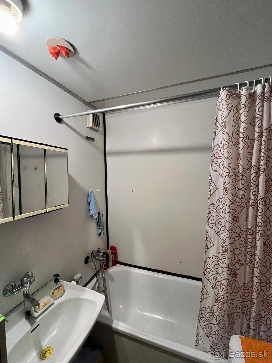 Veľká izba pre 1-2 študentov v 3-izb. byte - 5