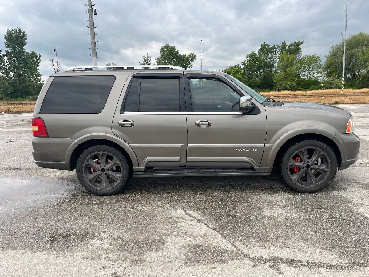 Lincoln Navigator V8