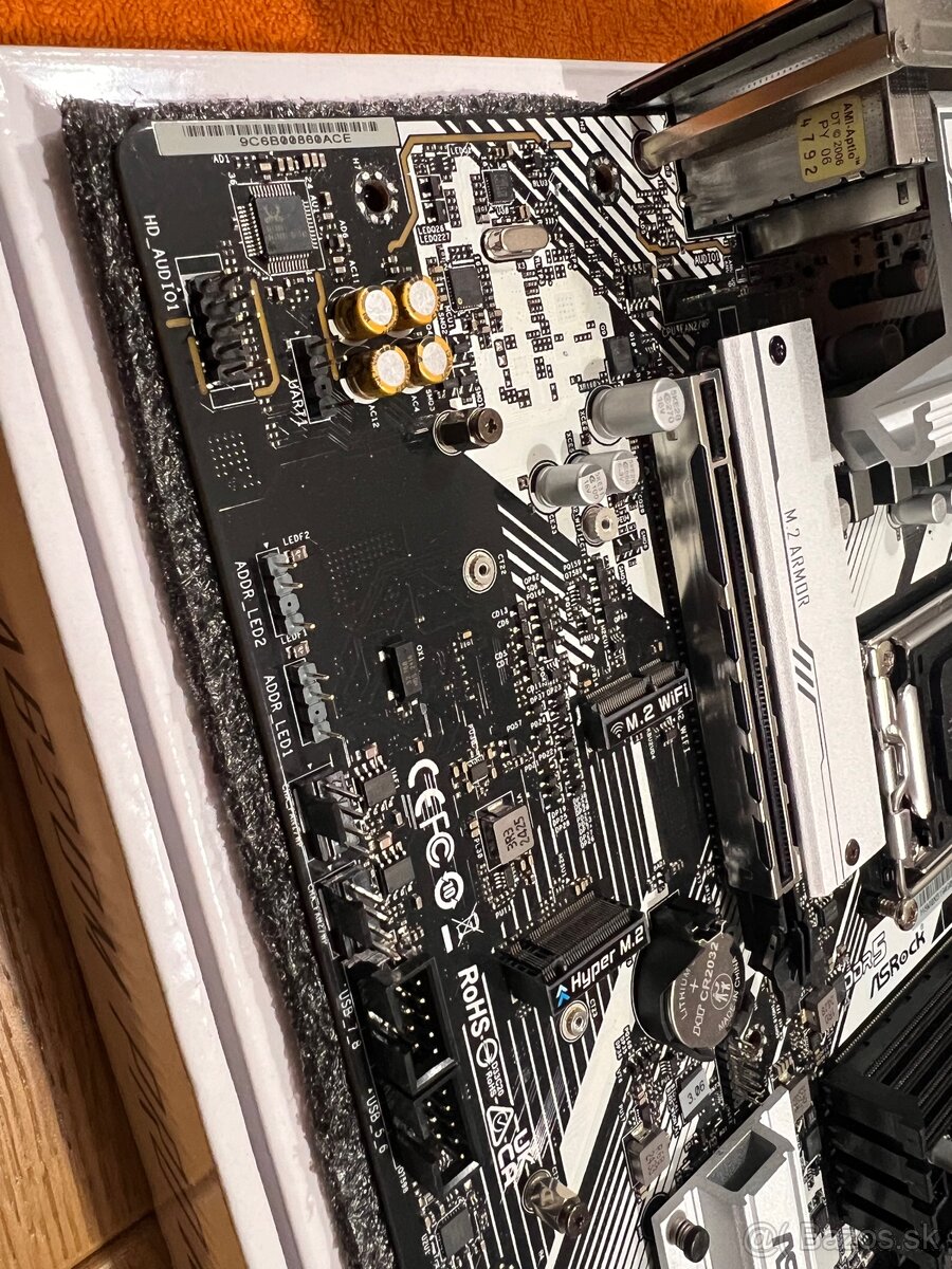 rezervovaná ASROCK AM5 DDR5 3x m.2 mATX A620M PRO RS - 5