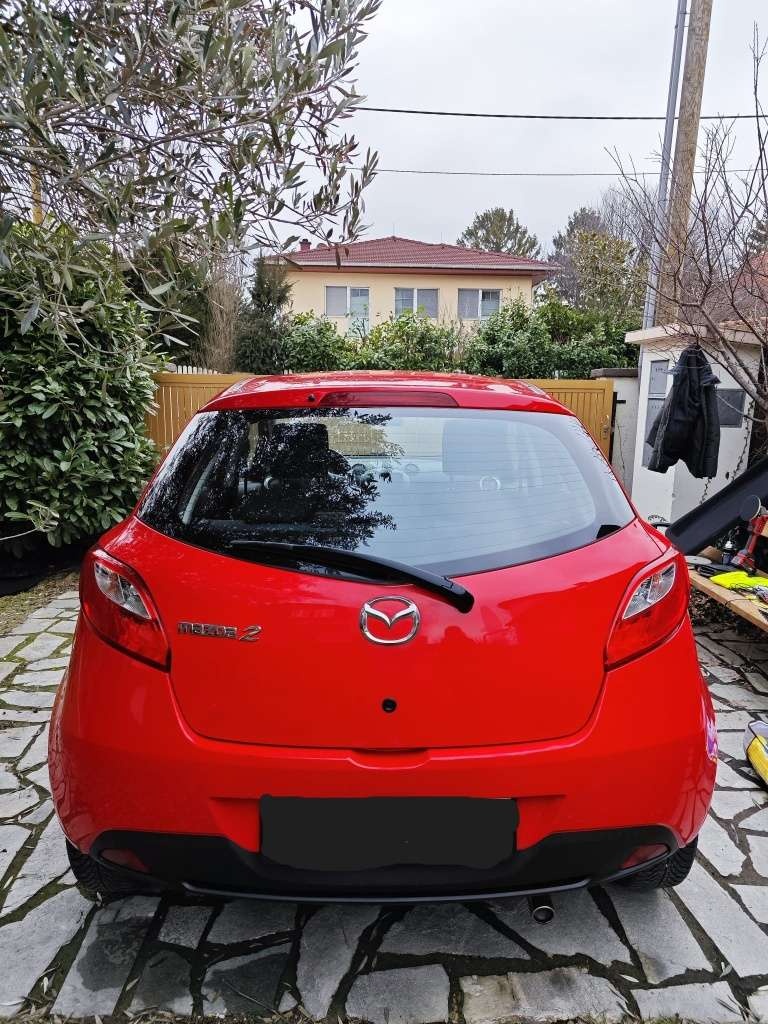 mazda 2 typ DE 1.3i benzin rok 2009 červena 5 dverova - 5