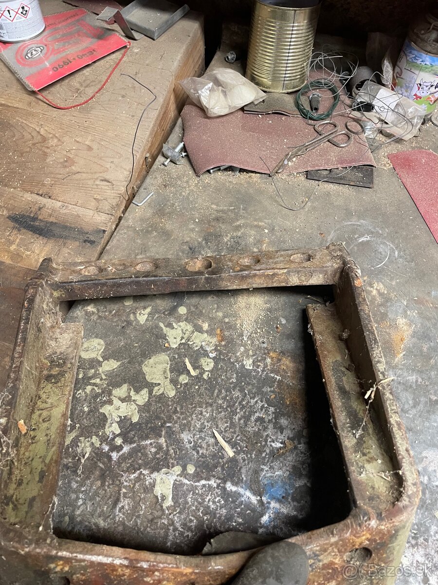 Spodná konzola Zetor - 5