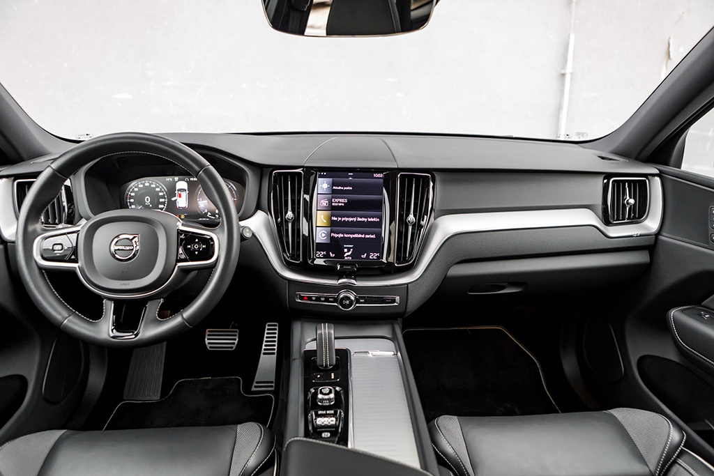 Volvo XC60 2.0 B5 mHEV R-Design AWD AT8 03/2021 - 5