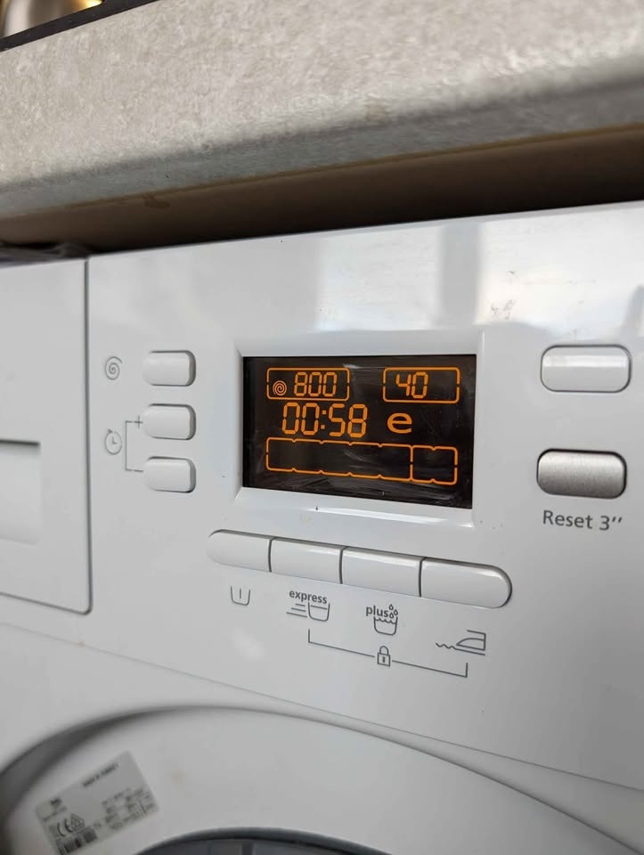 Predám vstavanú práčku Beko - 5