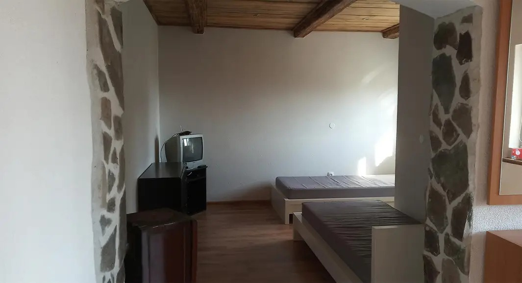 Prenajmem záhradu s chatkou - 5