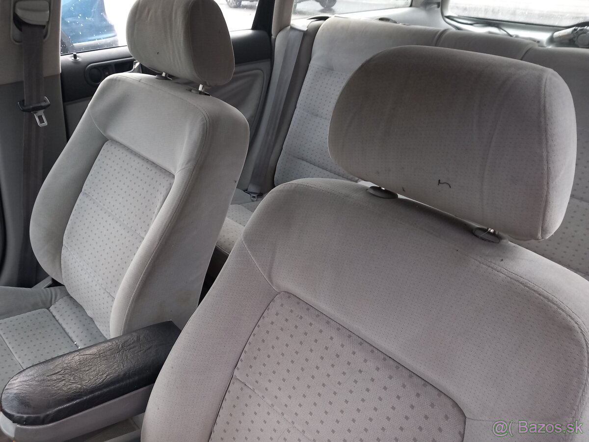 Predám Volkswagen Passat Combi 1.6 benzín - 5