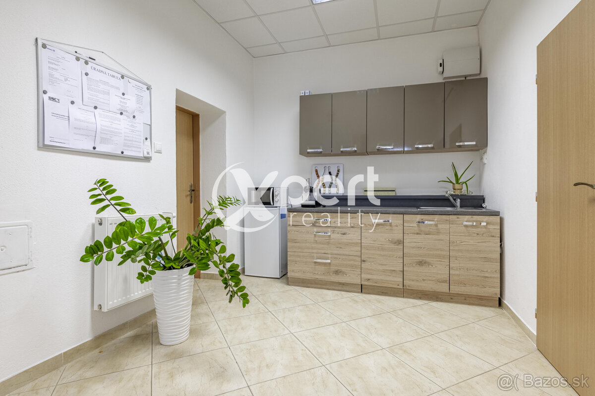 Rodinný dom s multifunkčným využitím v centre Galanty - 5