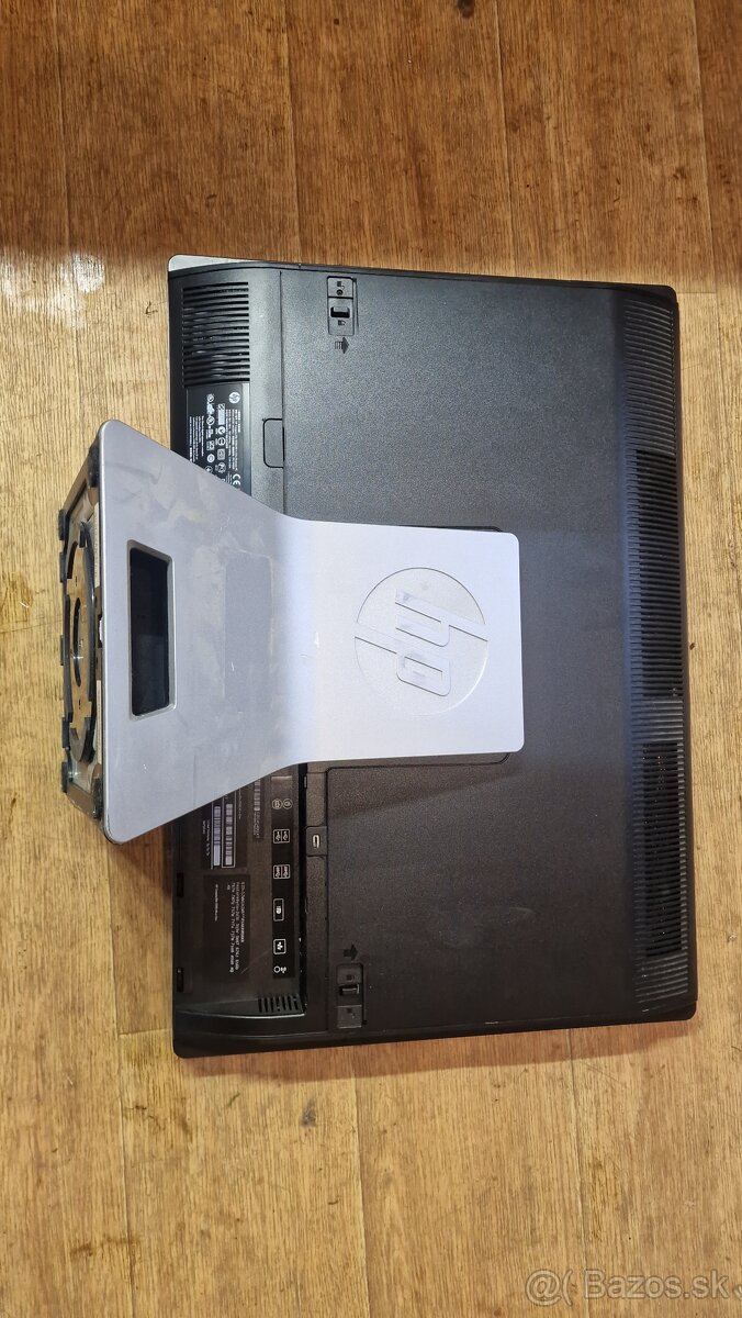 Predam HP compaq elite 8300 s monitorom - 5