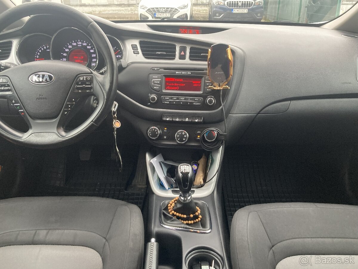 Predám KIA Ceed SW 1.6 GDI - 5