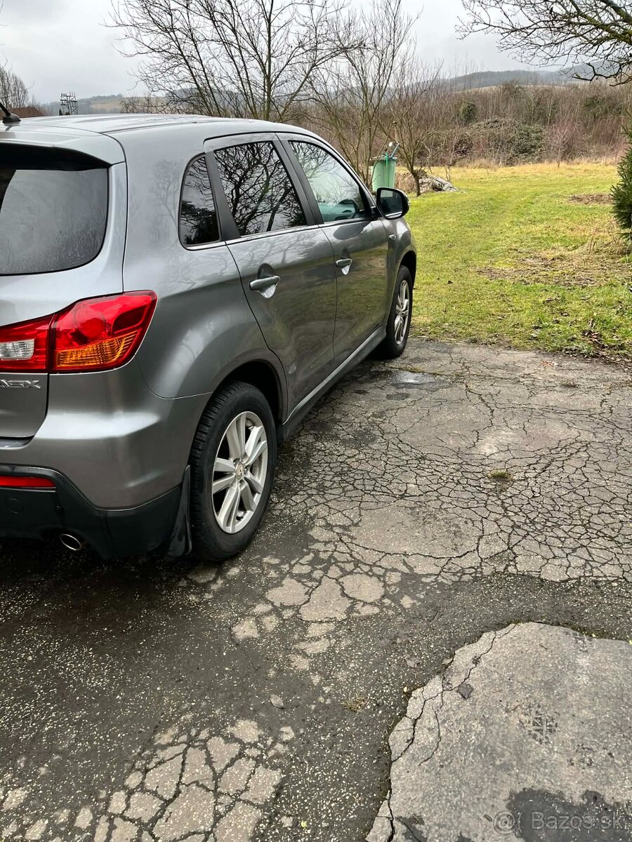 Mitsubishi ASX - 5