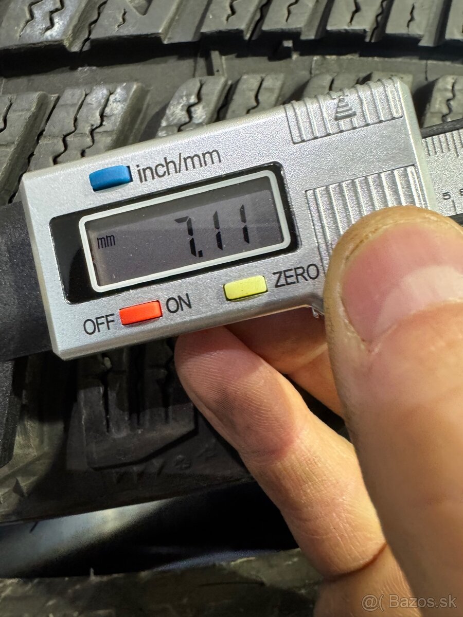 Michelin alpin 235/40 R19 - 5