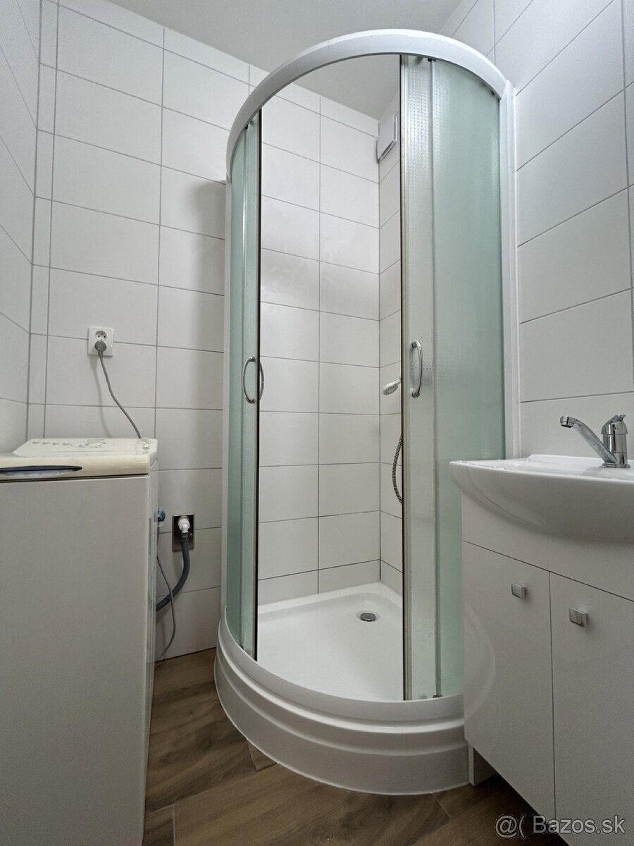 3i s balkónom prenájom Levice - 5