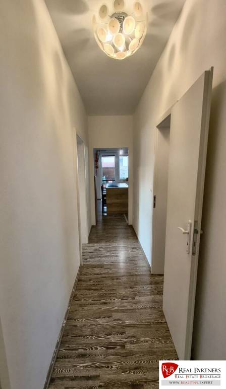 REB.SK Predaj 3i bytu s pozemkom, 2x parking v cene Bratisla - 5