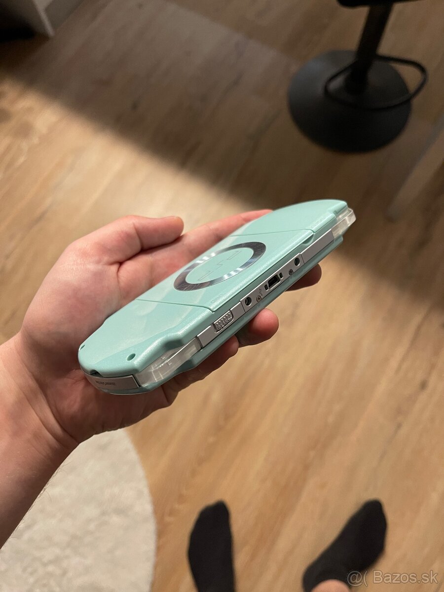 PSP 2000 Mint Green - 5