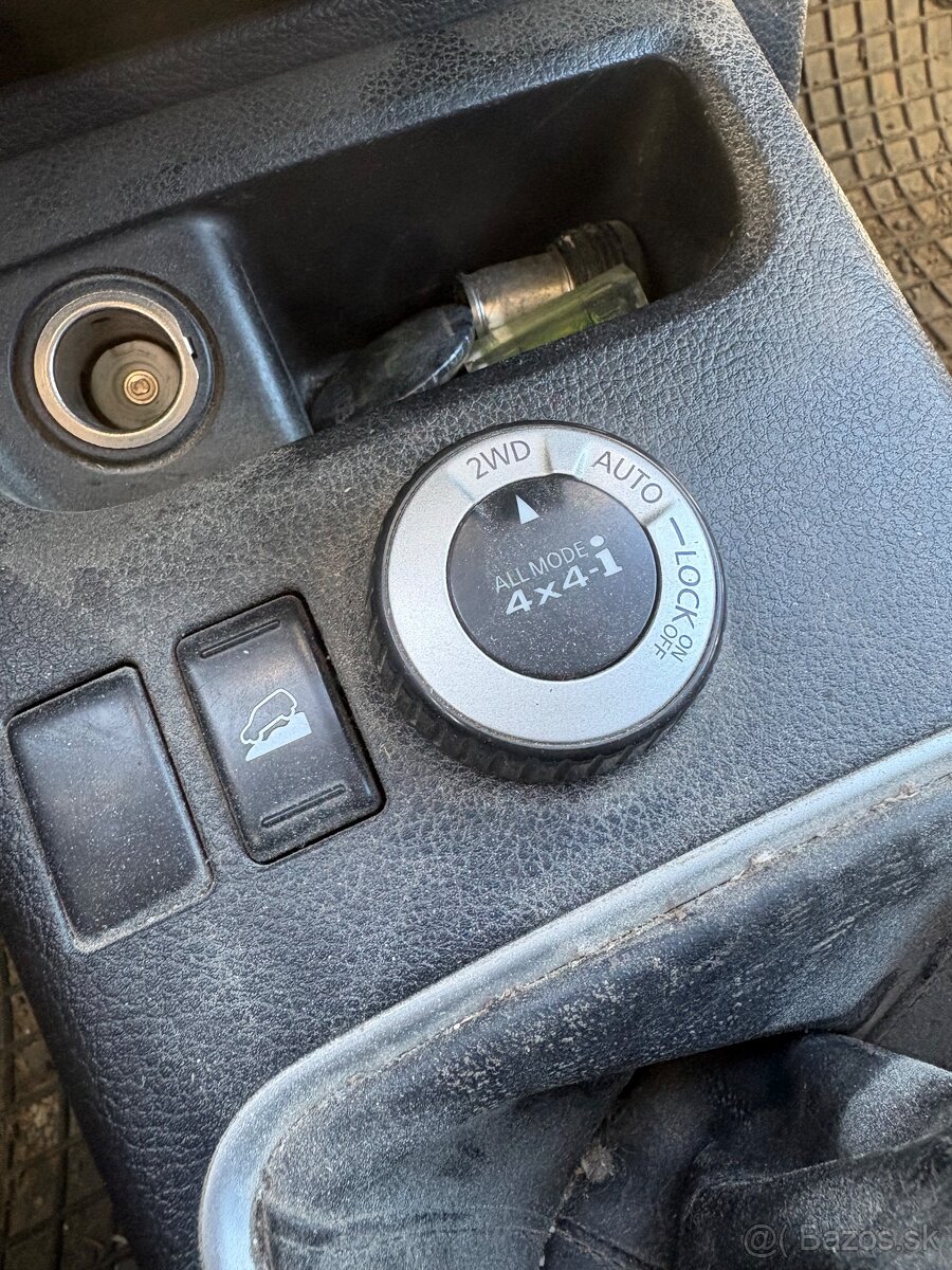 Predám X-trail KLEPE MOTOR - 5