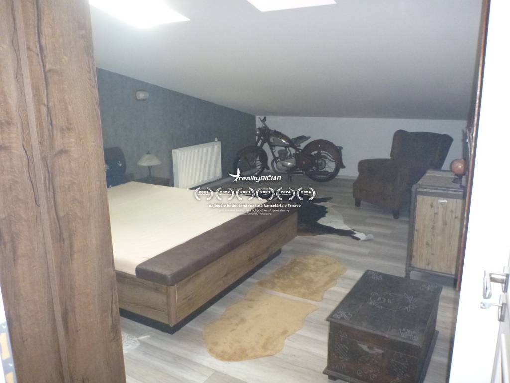 Na prenájom krásny byt v podkroví 2km od Senca a 17km od Bra - 5