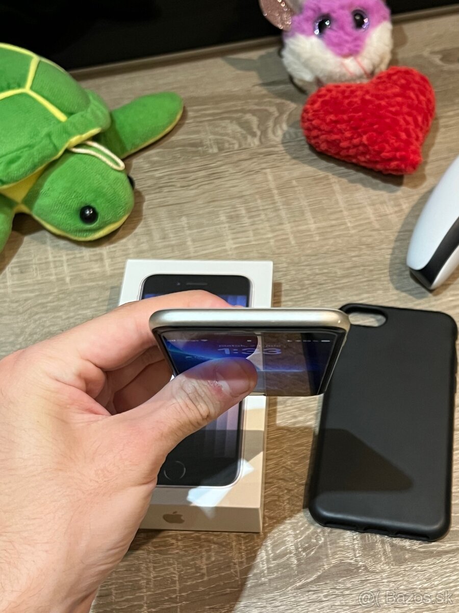 Apple iPhone SE 2022 64GB White - 5