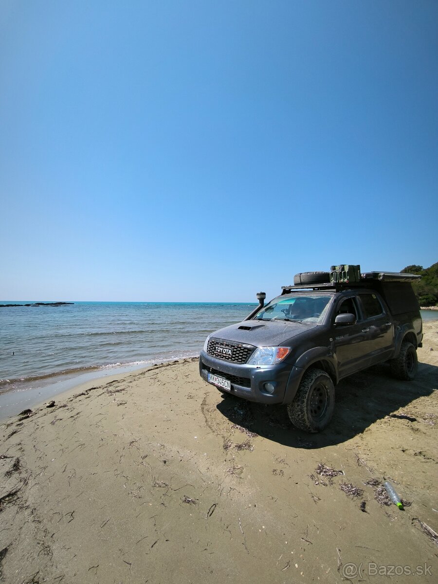 Frontrunner Slimline II expedična záhradka Hilux