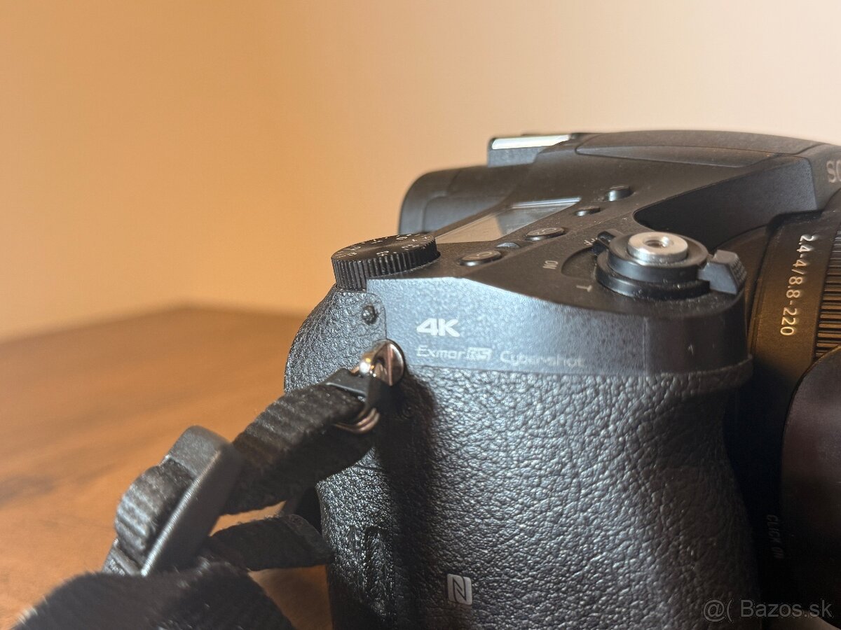 Sony Cyber-shot RX10 Mark III - 5