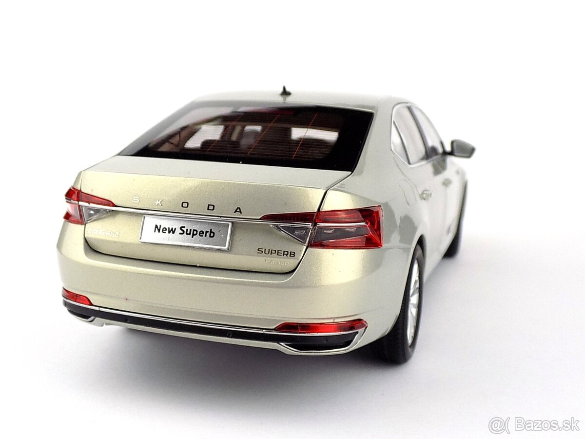 ŠKODA SUPERB 1:18 PAUDI - 5