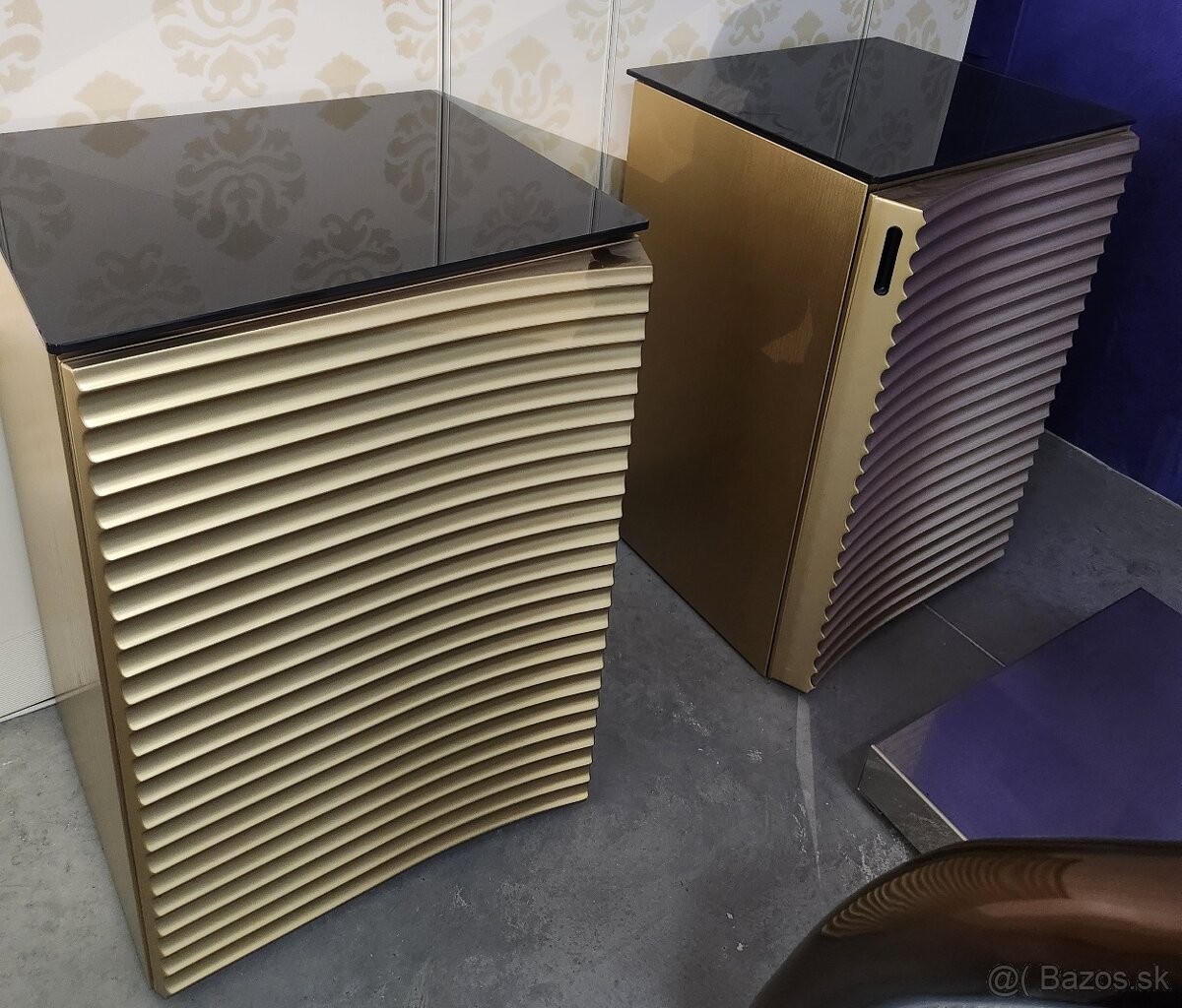 Luxusná pultová zostava do predajne v zlato-čiernej kombinác - 5