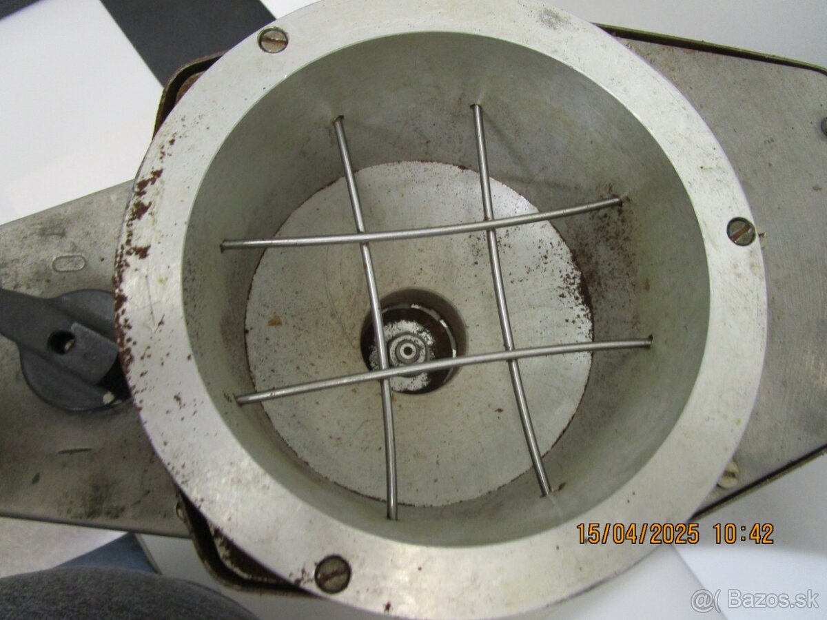 PREDAM RETRO OBCHODNY KAVOVY MLYNCEK r.v.1977 - 5