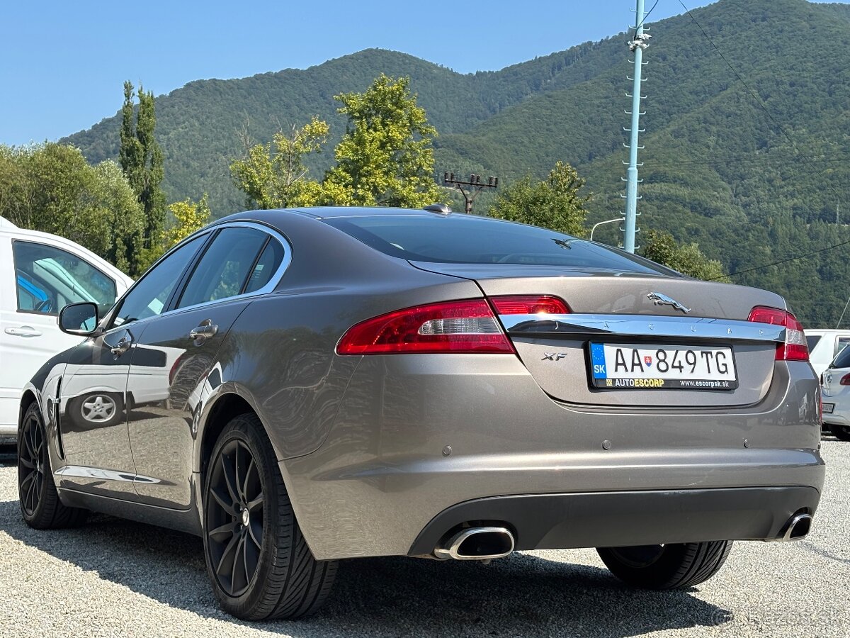 Jaguar XF 2.7D V6 Premium Luxury - 5