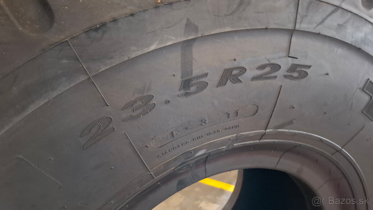 Pneumatiky na traktorbager - 5