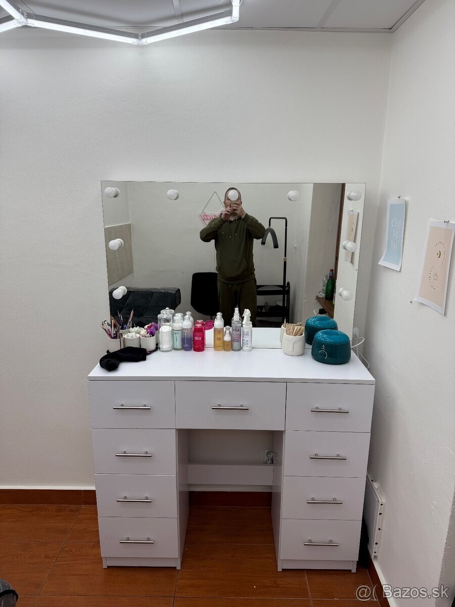 Luxusny Profesionálny kozmeticky stolik - 5