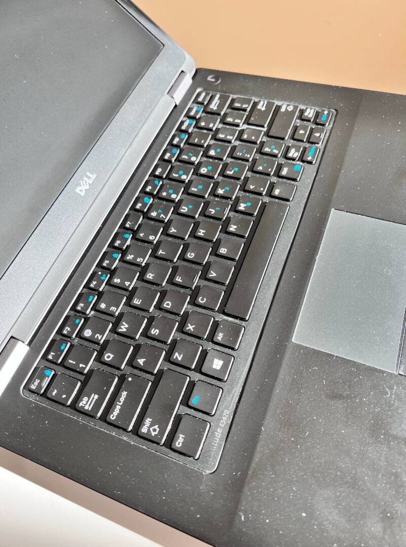 Notebook 14" DELL.Intel i5-6300U 2x2,40GHz.8gb ram.120g SSD - 5