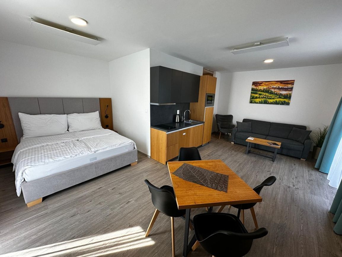 Exkluzívna príležitosť: Predaj priestranného apartmánu v Mal - 5