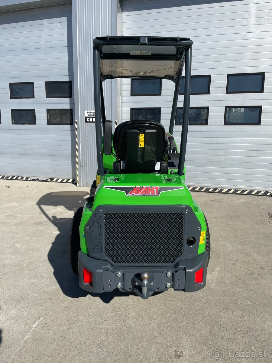 Predvádzací nový nakladač AVANT 635 i - 5