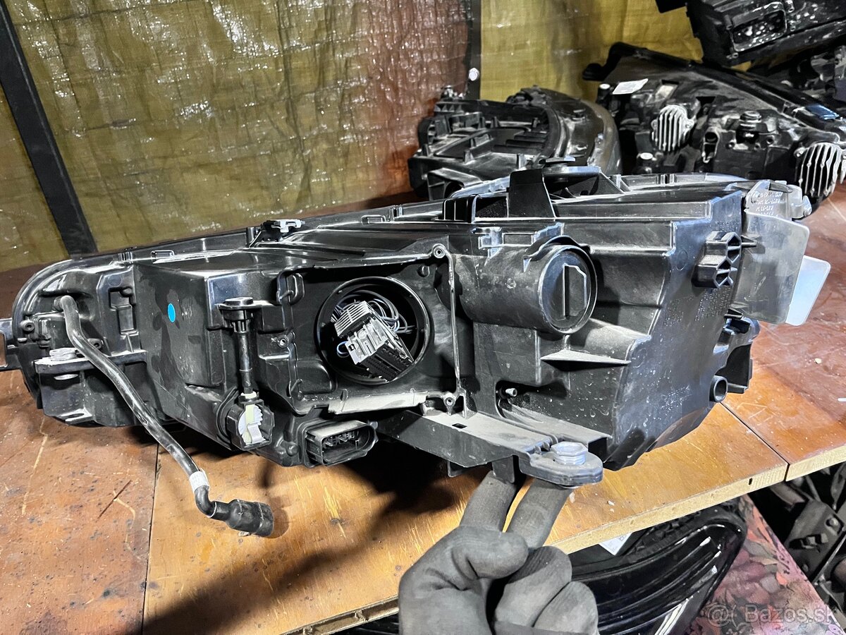 Passat B9 svetlomet pravy full led - 5